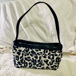 Harvey's Boxy handles seatbelt bag